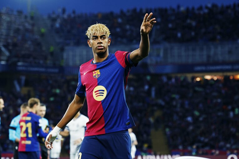 「日本代表戦で解任された監督」がバルサ再建…才能覚醒ヤマル17歳に引退撤回ベテランGKの涙「失点が多くて危うい」のにマドリー撃破2冠のナゼ(4)