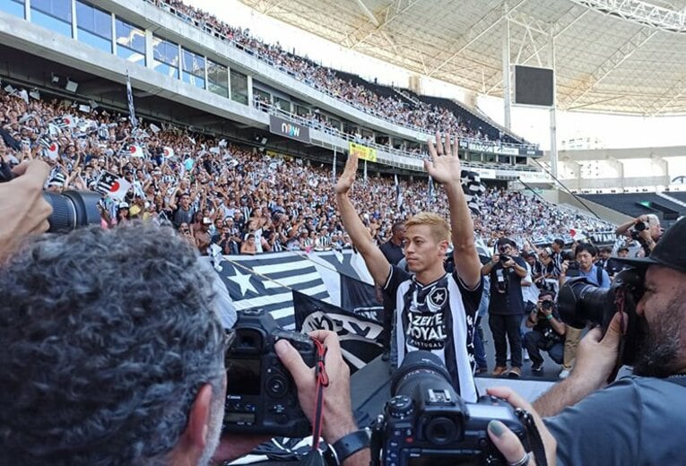 本田圭佑「見たことがない光景」ボタフォゴの熱烈歓迎、2つの理由。(7) ／ photograph by Hiroaki Sawada