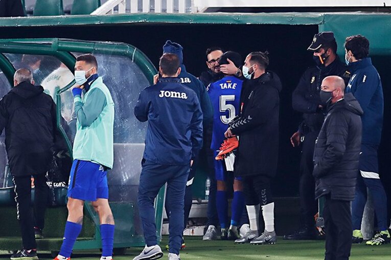 ボルダラス監督と久保の“特別なハグ”。信頼関係が感じられる