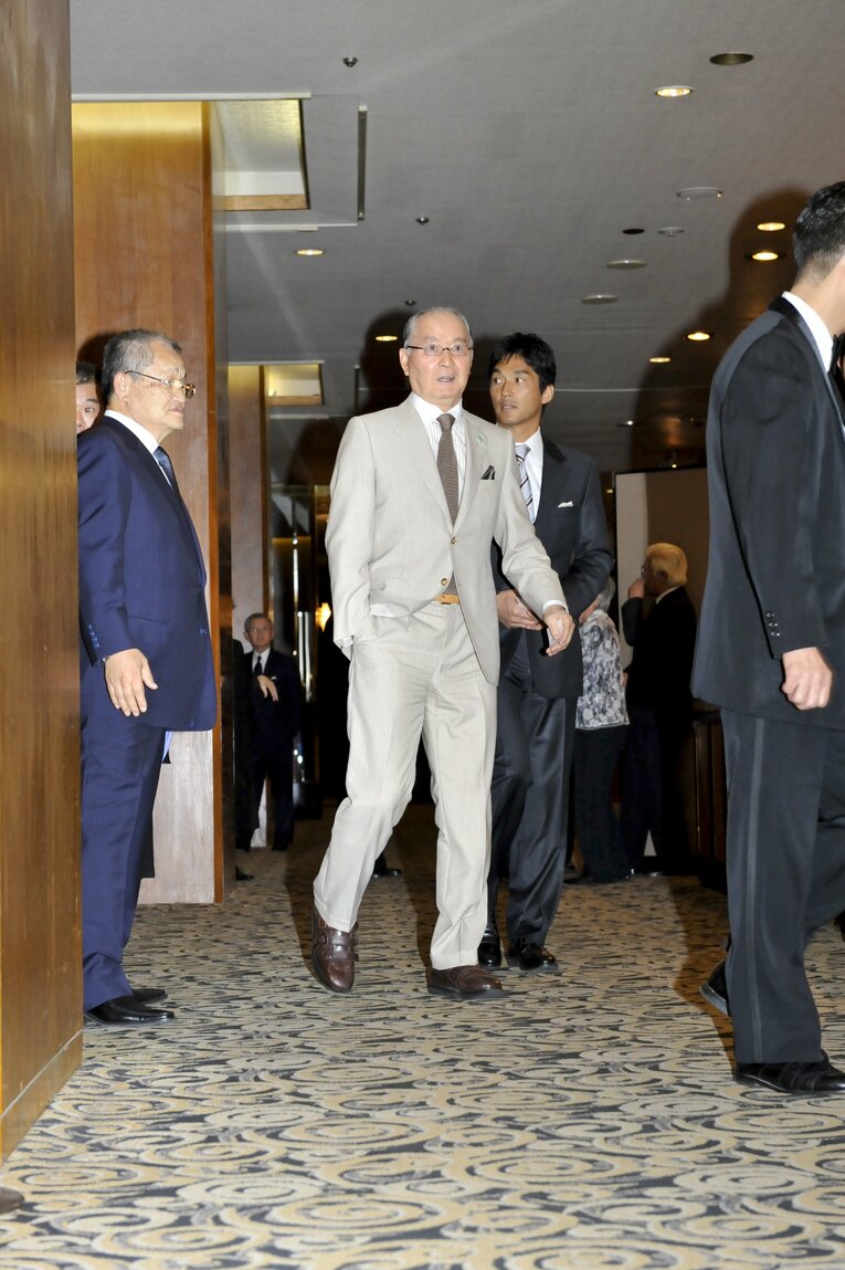 石原裕次郎の二十三回忌に出席する長嶋茂雄と長男・一茂　©Miki Fukano