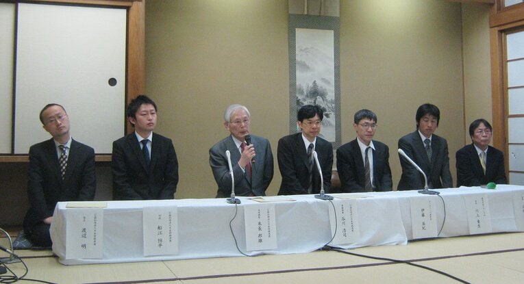 電王戦の会見に臨む米長ら。谷川、渡辺明らの姿も　©JIJI PRESS