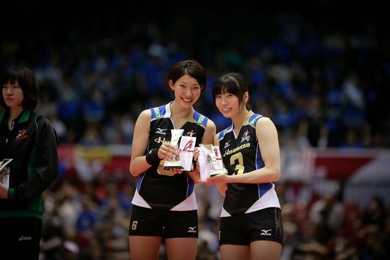 若手時代の石井優希と新鍋理沙　©︎SAGA HISAMITSU SPRINGS