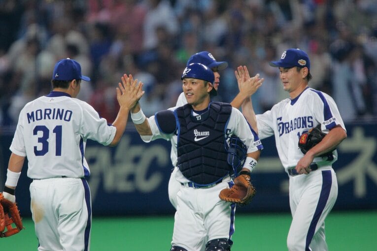 試合を岩瀬（右）で締めくくるのは「憎らしいほど強かった」中日の必勝パターンだった　©︎Hideki Sugiyama