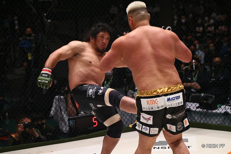 相撲界を懲戒解雇からRIZINへ…貴賢神がデビュー戦完敗でも見せた可能性とは？ 対戦した元警察官ファイターが絶賛した「凄い素質」(17)