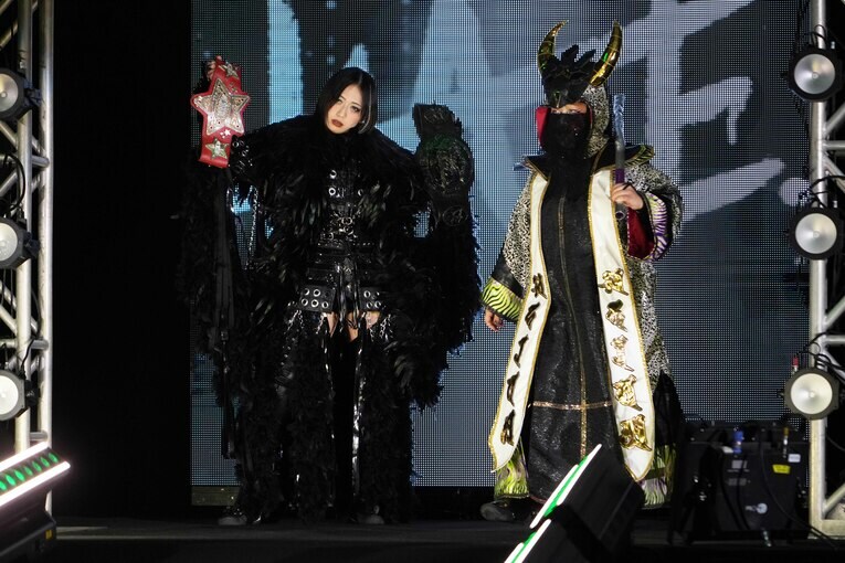 上谷沙弥と刀羅ナツコ　©Essei Hara