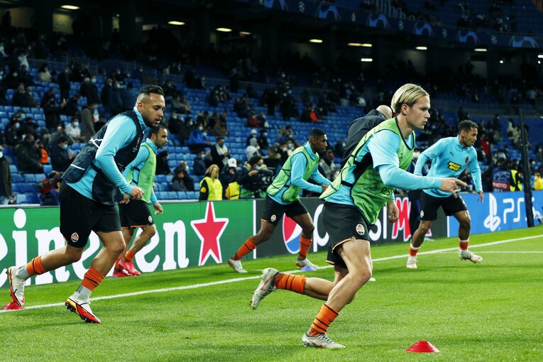 レアルの18歳日本人・中井卓大が「写真撮ってよー！」 無邪気さと表裏一体な《CLを含めた超シビアな競争》の舞台ウラ(21)