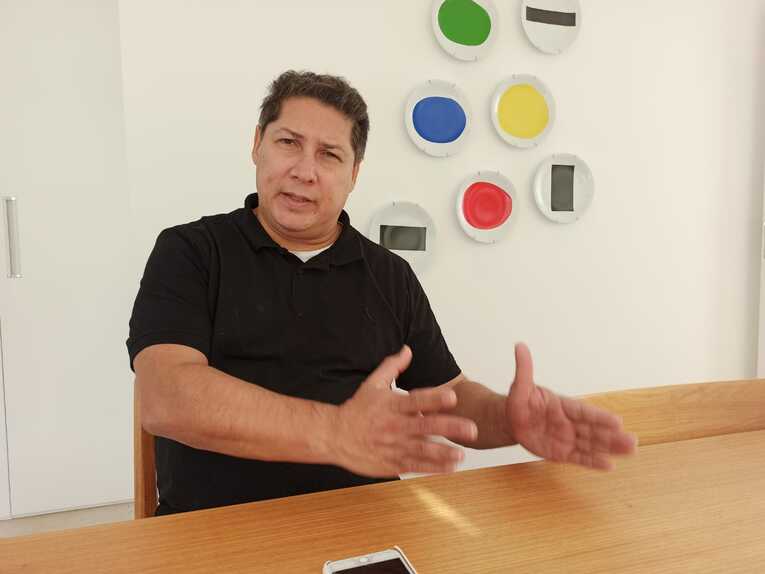 J開幕で大ブーム「ビスマルクのお祈りポーズ」実は日本でやり始めた？「カズはよく僕の家で寝てた（笑）」53歳の今、明かすウラ話(11)