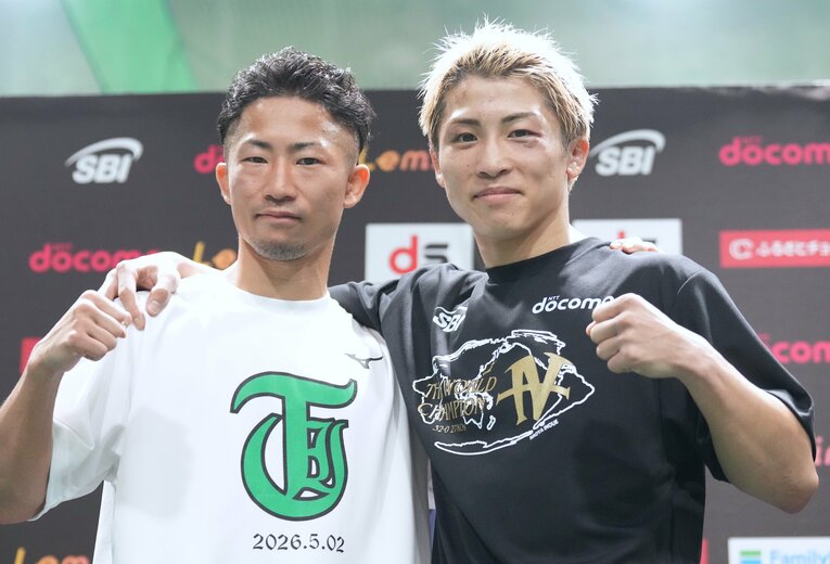 井岡一翔に勝利した弟・拓真と　©Naoki Fukuda