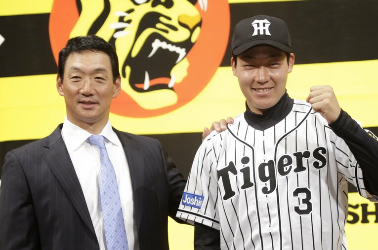 2016年ドラフトで主砲候補の白鴎大・大山悠輔を一本釣りした阪神タイガース。当時の指揮官・金本知憲の意向を汲んだ驚きの指名だった　©JIJI PRESS