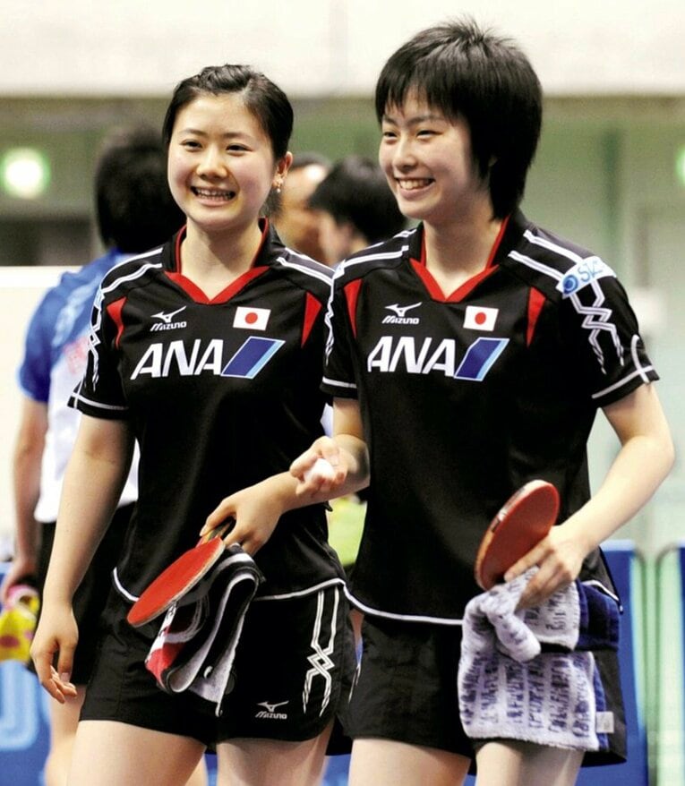 長年、日本の女子卓球界をけん引してきた福原愛と石川。両者とも中国語を苦にしなかった　©KYODO