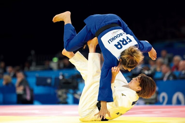 パリ五輪の舞台でも伝家の宝刀・巴投げが炸裂した　©Tetsuya Higashikawa / JMPA