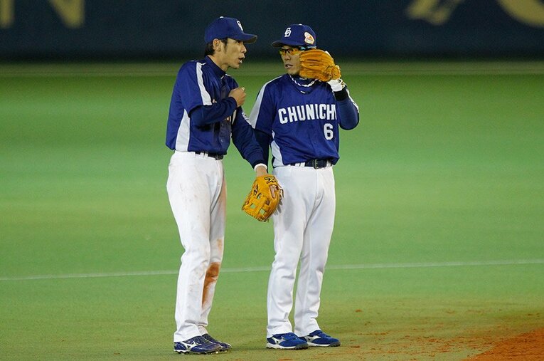 荒木雅博、井端弘和／中日 ／ photograph by Hideki Sugiyama