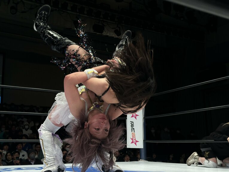 「敗者退団マッチ」として行われた上谷沙弥vs中野たむ　©Norihiro Hashimoto
