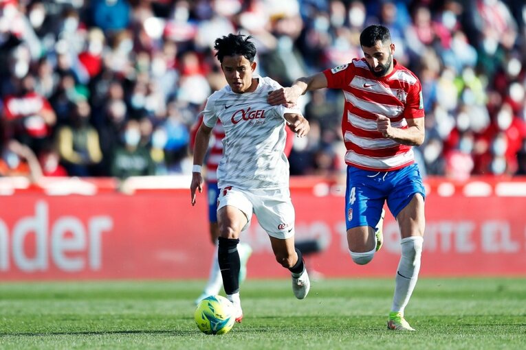 久保建英vsバルサがW杯イヤーのリーガ初戦… 年末の試合で見た「タケの身体の進化」と新星たちの奮起〈撮影者の視点〉(63)