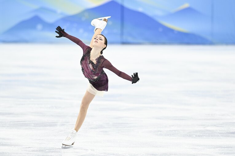 「泣いてる場合じゃない」新女王・坂本花織と中野コーチが守った“フィギュアの品格” 「20年前のスケート」発言のタラソワへ伝えたいこと(16)