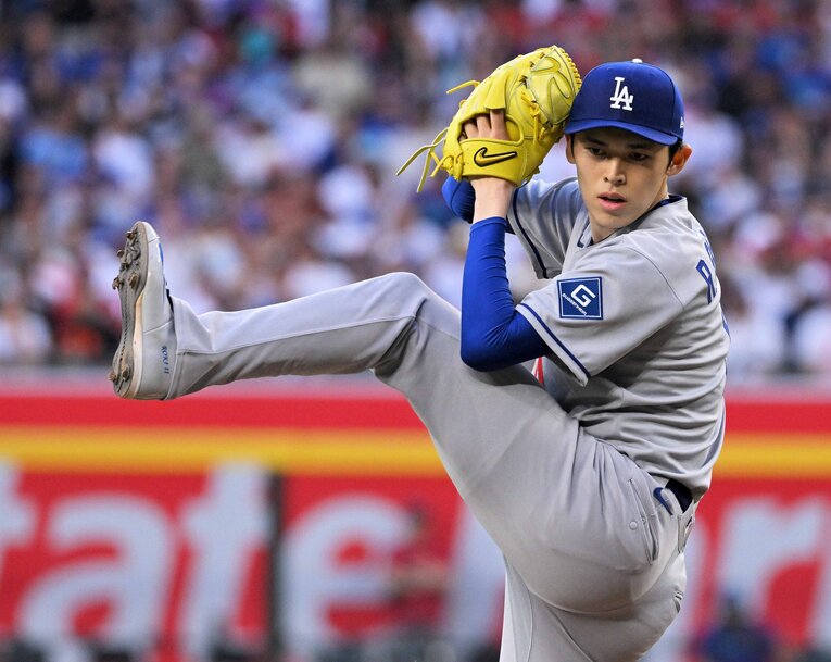 故障発表前最後となったダイヤモンドバックス戦に先発し、力投するドジャースの佐々木朗希　©JIJI PRESS