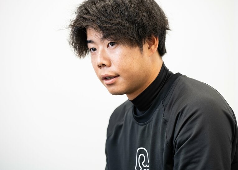 西武に電撃トレードされる直前、NumberWebのインタビューに答える松原聖弥　©Nanae Suzuki