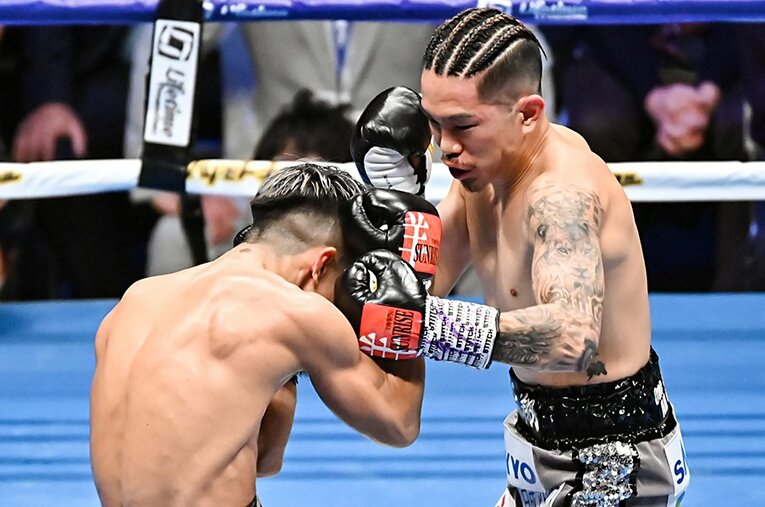 圧倒的な強さで大晦日の田中恒成戦を制した井岡一翔はその後大きな論争を巻き起こした ／ photograph by Hiroaki Yamaguchi