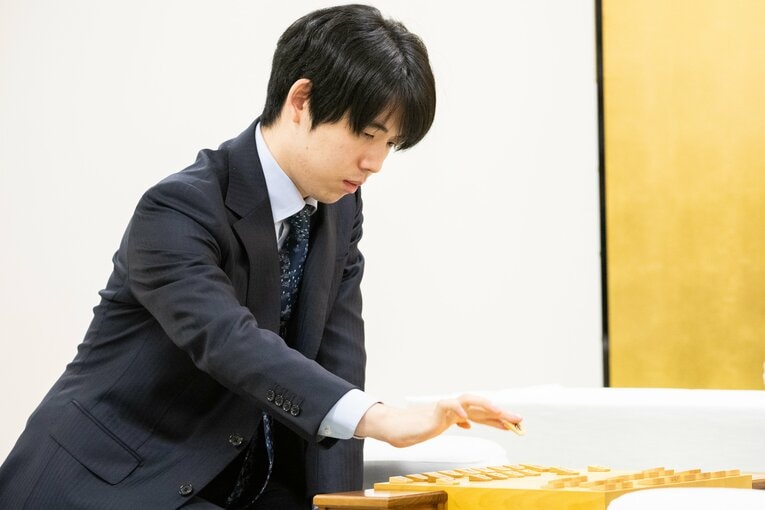 普段の公式戦では見られない……藤井聡太竜王・名人の素朴な笑顔と“素の表情”（全20枚超）　©Nanae Suzuki