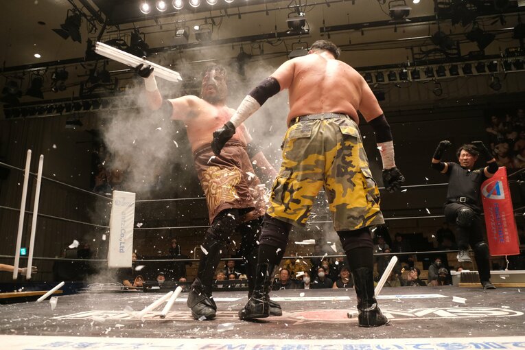 蛍光灯で殴り合い、大流血して…メキシコ人デスマッチファイター「もっと日本にいたい」ビオレント・ジャックの切実な思い「外国人がって…でも、ここがオレの家」(12)