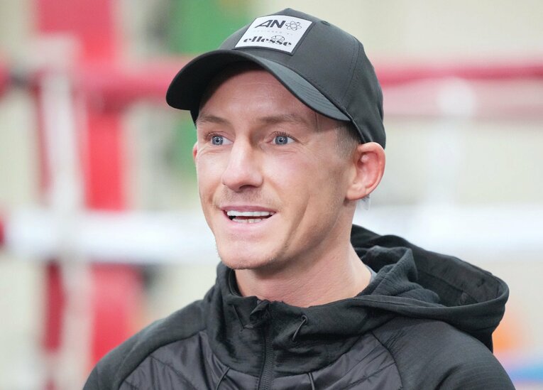 井上との一戦に向けて意気込みを語るポール・バトラー（大橋ジム提供）©︎JIJI PRESS