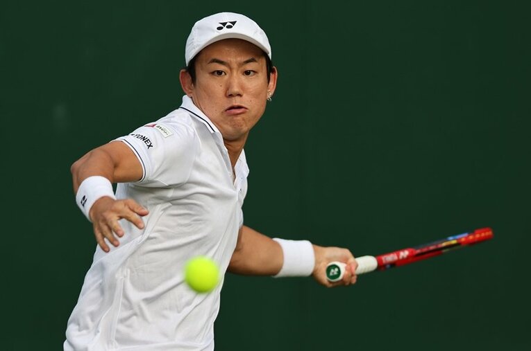 「ウェザーニュース」キャスターの檜山沙耶との交際を発表した西岡良仁。彼はどのような人物なのか。テニスライターが明かす「人柄」「選手としての特徴」とは―― ／ photograph by EPA／TOLGA AKMEN=JIJI PRESS