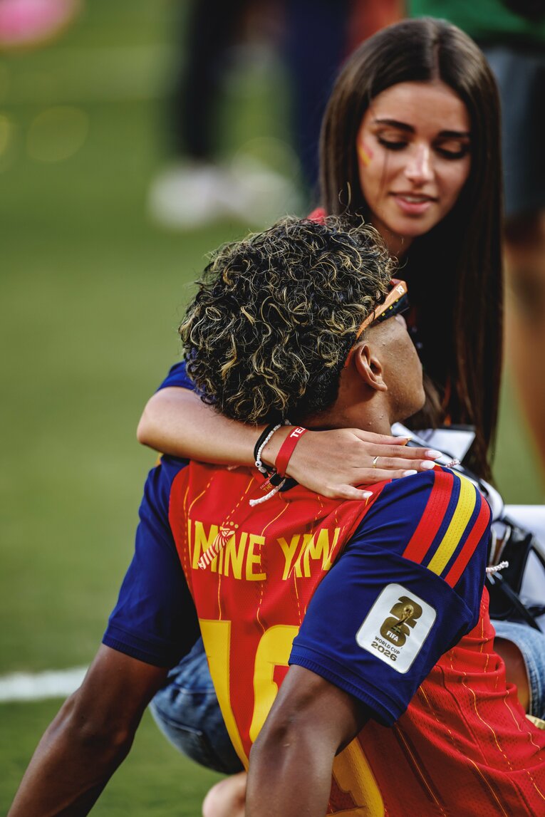 テレビに映らなかったW杯決勝撮影写真…ヤマルと彼女（右に続きます）　©Kiichi Matsumoto/JMPA