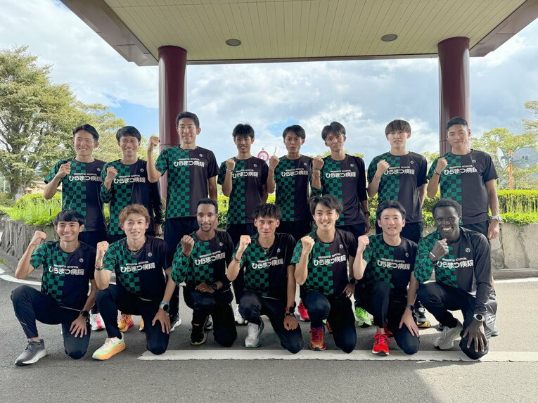 ひらまつ病院陸上部のメンバー。後列左から3番目が上野　©Hiramatsu Hospital