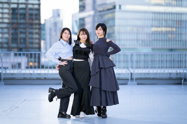 マリーゴールドの“グラビア三銃士”　©Shiro Miyake