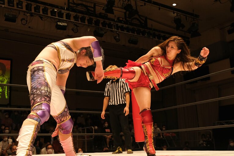 「闘うグラドル」もデビュー、アクトレスガールズの“華がスゴい”新人たちの裏で…エース・青野未来が泣いた理由「まったく追いつけていない」(56)