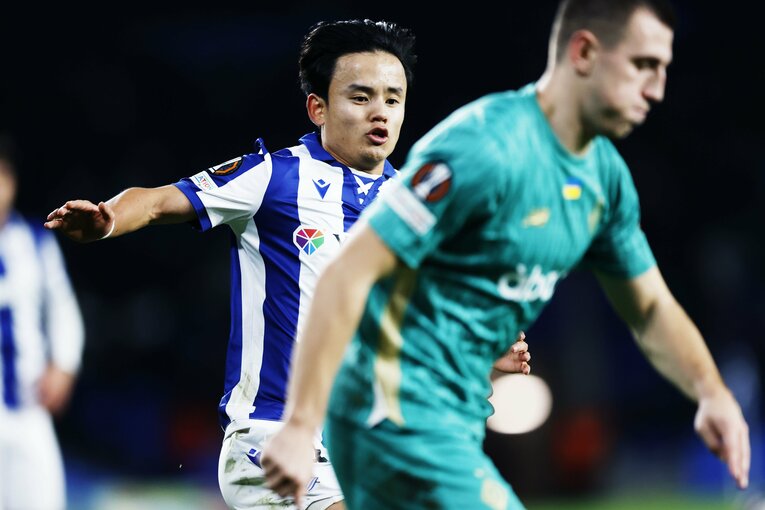 ボールを奪い切る、そんな気持ちを感じさせる久保のプレス