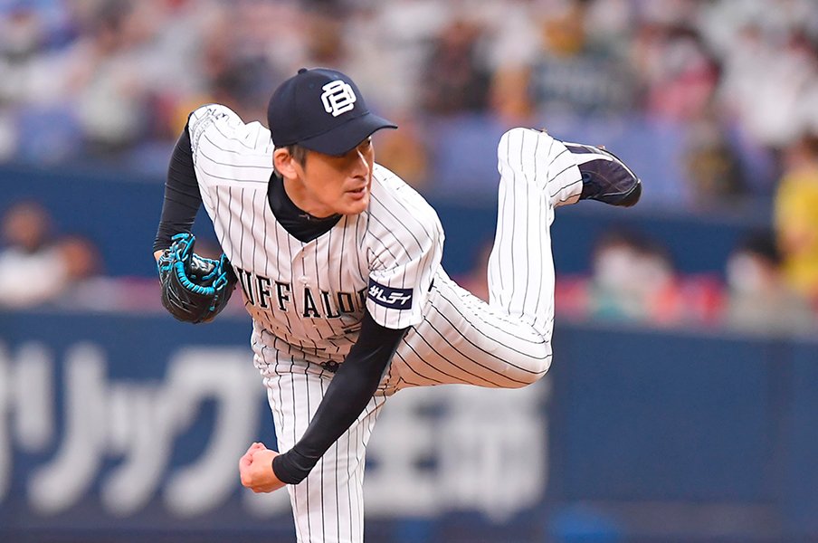 オリックスに来てから“笑顔”が増えた? 43歳能見篤史が明かす古巣・阪神への感謝と“特殊”な重圧「もう1人違う自分をつくっていた」<Number Web> photograph by Sankei Shimbun