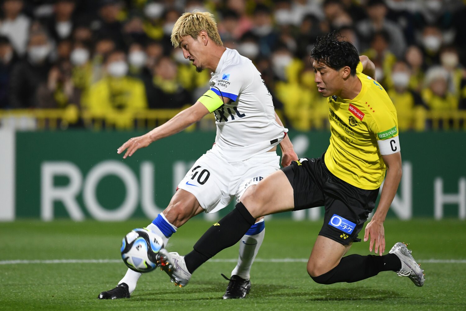 4月9日の柏レイソル戦。鈴木優磨と古賀太陽のマッチアップ