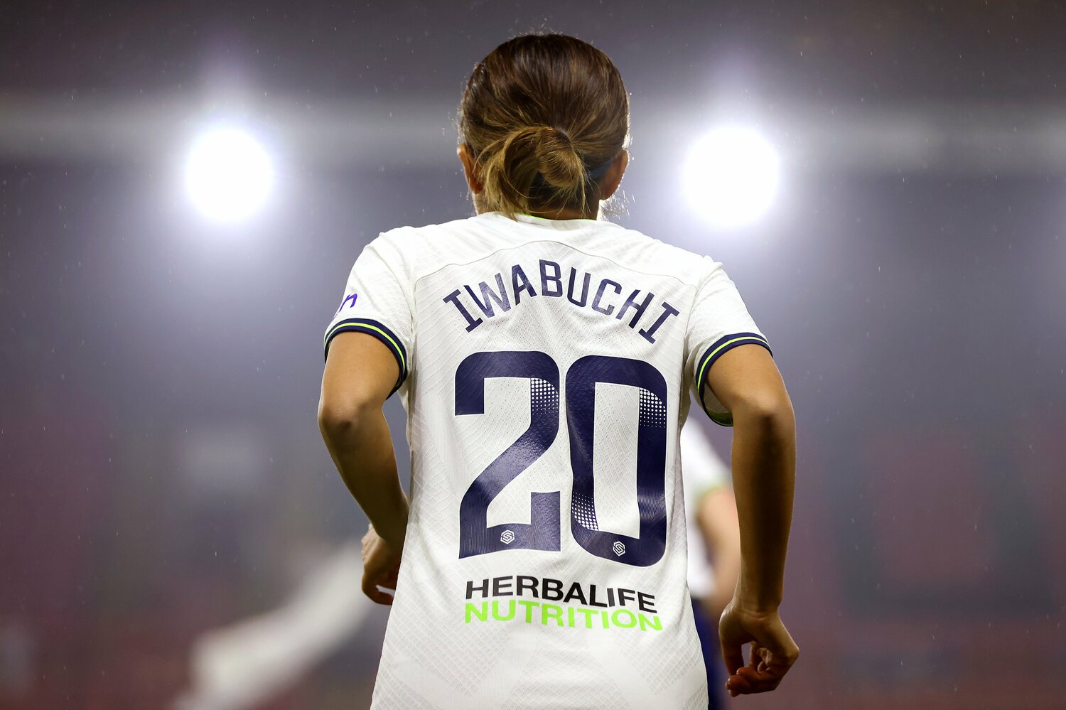 先日、自身のInstagramに澤穂希や宮間あやといった先輩たちと笑顔の写真をアップした岩渕。来季はピッチでどんな姿を見せてくれるだろうか　©︎Getty Images