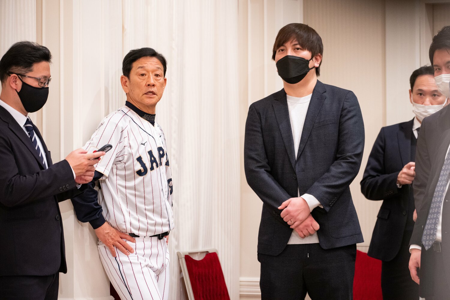 栗山監督と水原一平通訳 ©Nanae Suzuki