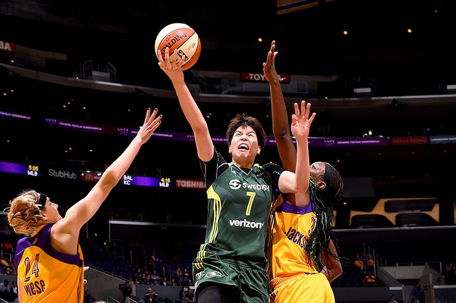 WNBAで「トロフィー欲しいですね」。渡嘉敷来夢、米3年目で未踏の地を。＜Number Web＞ photograph by Getty Images