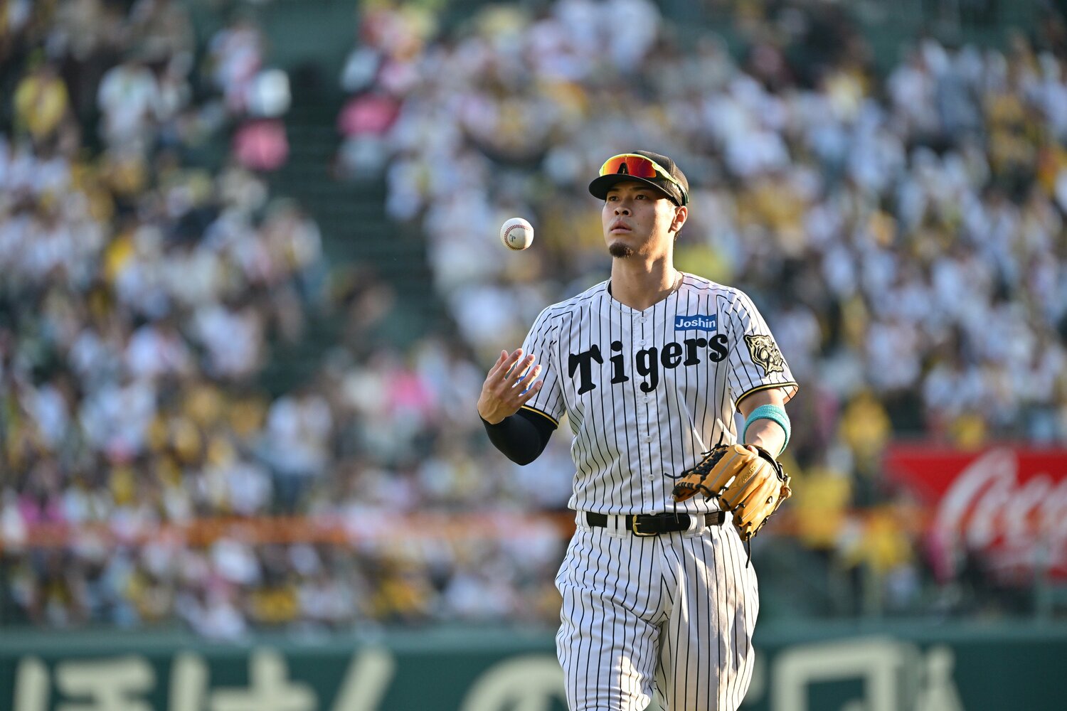 主砲の佐藤輝明。シーズン最終戦で40本塁打、100打点をクリアした ©Hideki Sugiyama