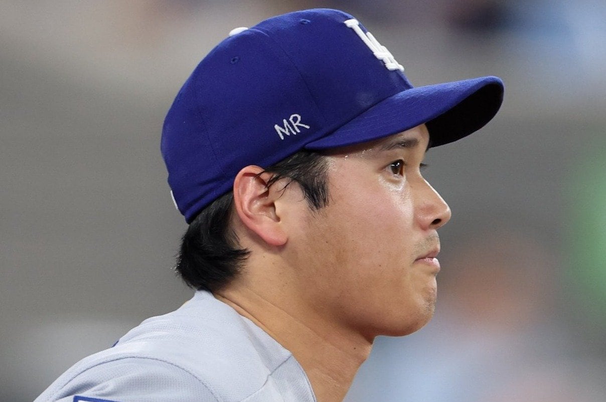 この日の大谷は帽子に「MR」という文字を記して登板した（写真は右に続きます）　©Getty Images