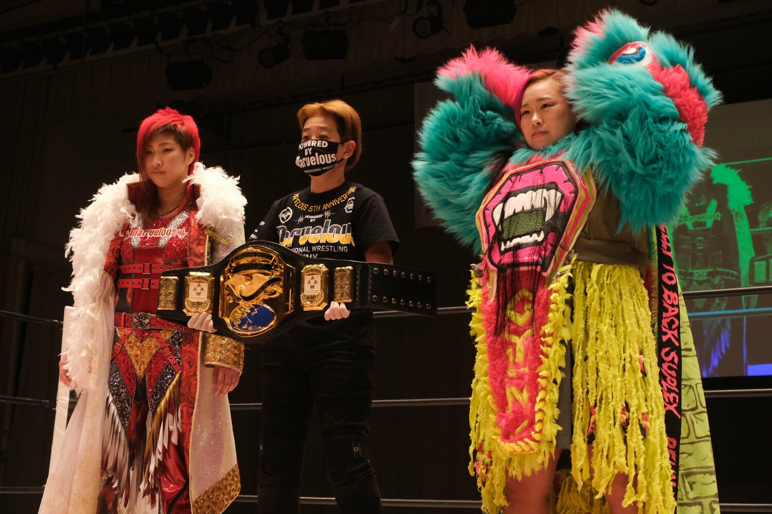 中央のAAAWシングル王座をかけた彩羽匠と橋本千紘の一戦