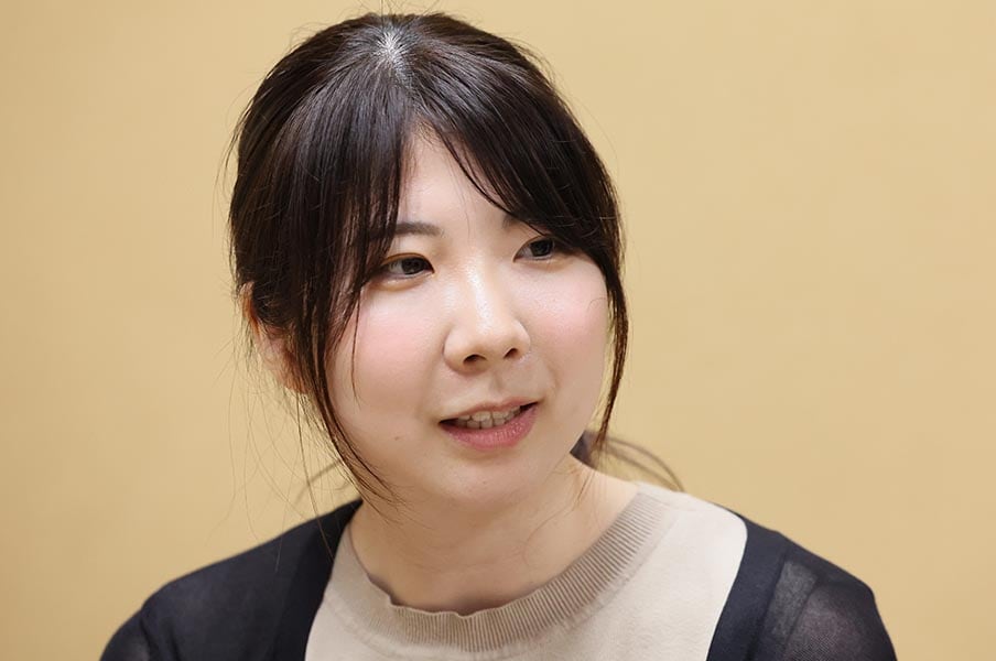 女流棋士・西山朋佳29歳が初の女性棋士を逃して“異例の会見で涙した日”…「豪快な将棋を指して合格を」棋士も応援する“編入試験組の歴史”＜Number Web＞ photograph by JIJI PRESS