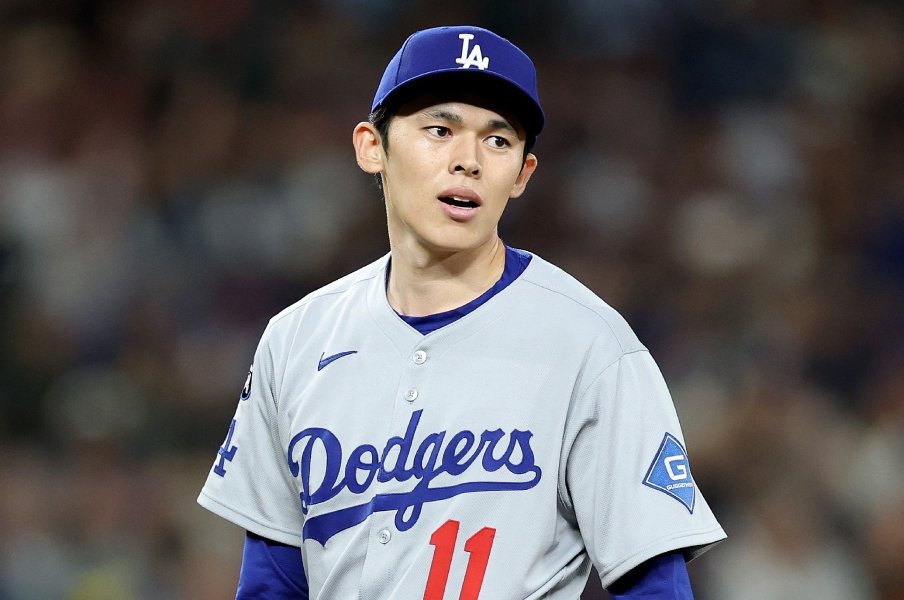 ドジャース佐々木朗希の激変…なぜ？「低下していた球速…161キロに急上昇」佐々木を支えた“アメリカ人指導者”の存在…ロバーツ監督も衝撃＜Number Web＞ photograph by Getty Images
