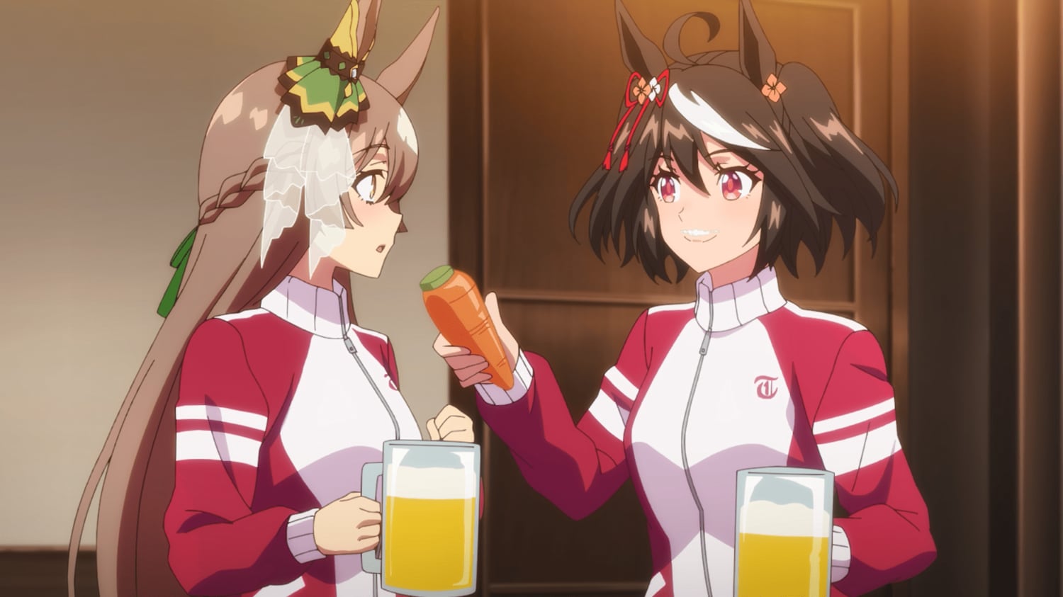 祝勝会でキタサンブラックからマイクのようにニンジンを向けられるサトノダイヤモンド　©2023 アニメ「ウマ娘 プリティーダービー Season 3」製作委員会