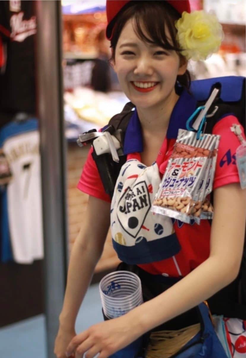 ビールサーバーを背負って東京ドームを駆け回っていた売り子時代の大倉さん　©本人提供