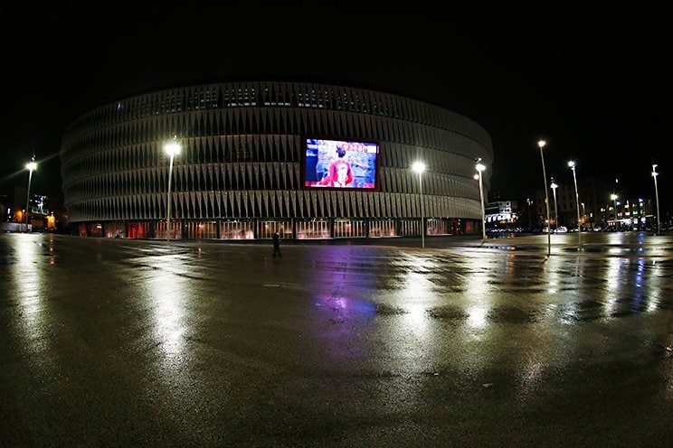 いつもなら人でごった返すスタジアム周辺だが……©Daisuke Nakashima