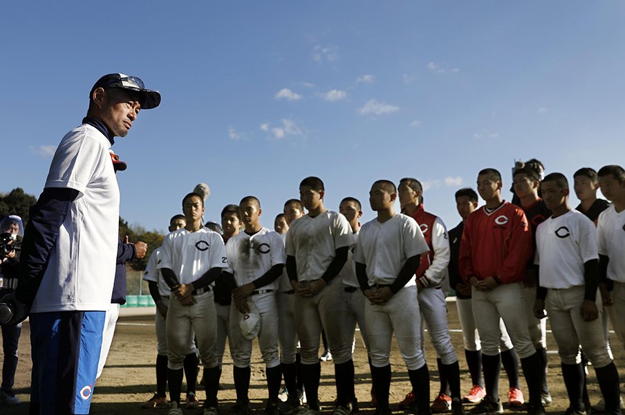 「MLBはいま、コンテストをやっている」イチローが高校球児に伝えたかった“日本野球の美しさ”＜Number Web＞ photograph by KYODO