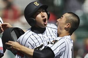 「お父さんが怖いので…」東海大菅生の“劇的サヨナラ男”　二塁打なのにゲームセット後も三塁～ホームまで走り続けた