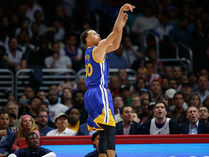 3点シューターのMVP。～NBA史に残るカリーの受賞～＜Number Web＞ photograph by AFLO