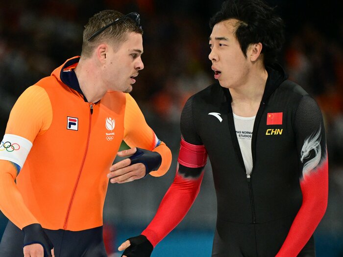 中国選手の進路妨害→失格「意図的なものではない」かは判断できない…スピードスケート金メダル候補を襲った“悲劇の論点”「位置関係を見れば、失格は妥当」＜Number Web＞ photograph by Getty Images