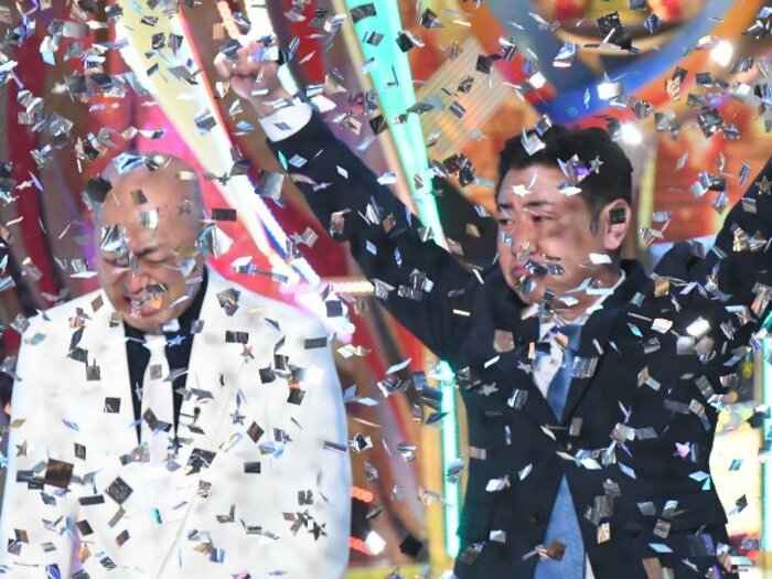 「ごめんね…1000円貸してくれる？」40代後半の錦鯉・長谷川が後輩芸人に「これで煙草が買える」家賃4万円台アパートで貧乏していた日々＜Number Web＞ photograph by M-1グランプリ事務局