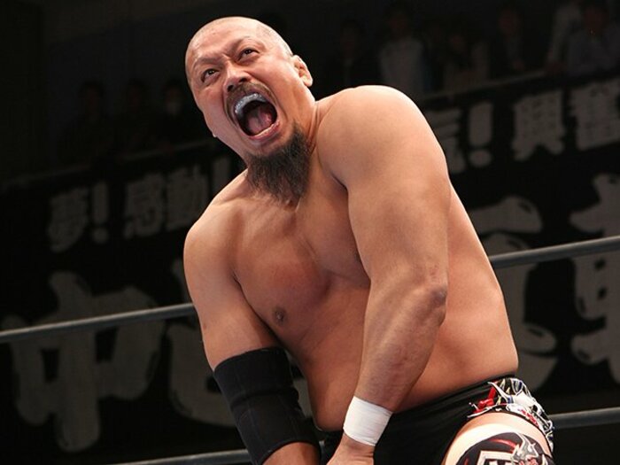 真面目な男が「クレイジー坊主」。いつも体を張った飯塚高史の引退。＜Number Web＞ photograph by AFLO